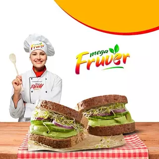 Sándwich con Aguacate y Vegetales