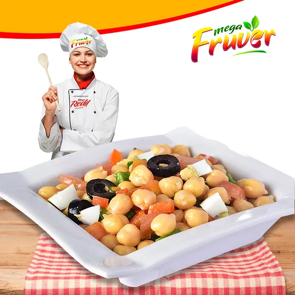 Ensalada De Garbanzos, Aguacate Y Tomate